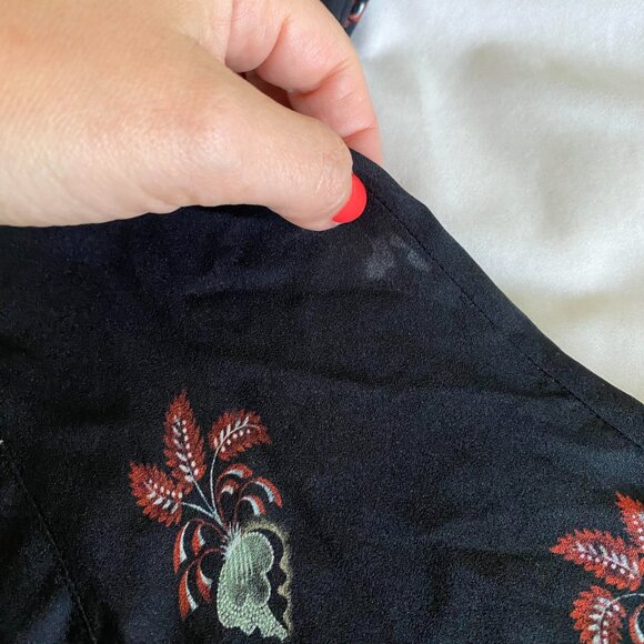 A.L.C 100% Silk Dark Floral Long Sleeves Blouse with Tassels in Black Size 0 - Picture 8 of 8